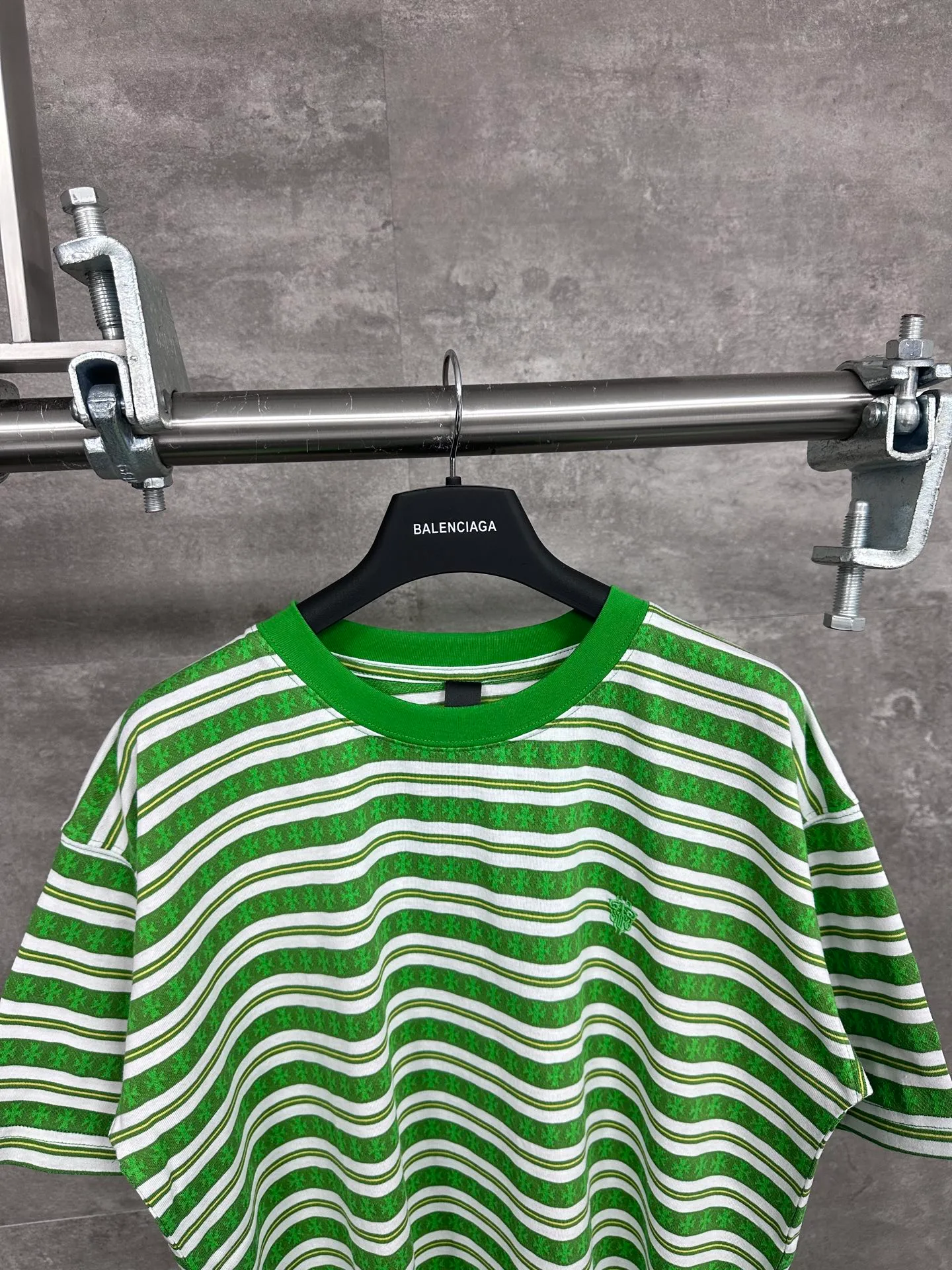 🅿️270 🔥 CH Croix Heart Full-print striped TEE limited edition casual loose short-sleeved T-shirt, same style for men and women, yarn-dyed color matching, code size S M L, full size available from stock. Process description: Made of 26 single yarns, 200 grams of 100% cotton fabric, ribbed and custom-dyed, imported embroidery machines are used for embroidery, and every thread routing detail is strictly in accordance with YB to restore ZG quality.